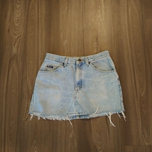 Lee Dresses & Skirts - Vintage Lee light washed jean skirt sz 32